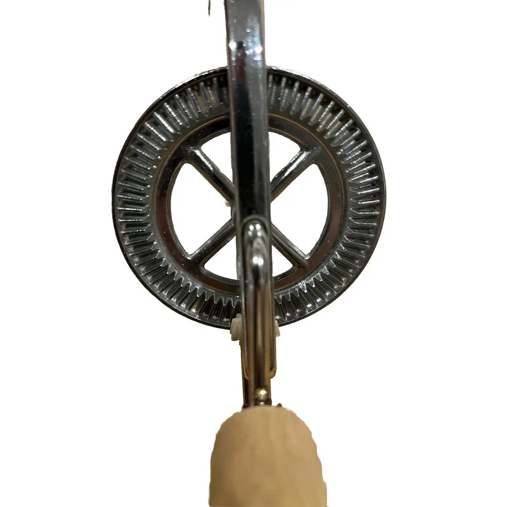 Vintage Ecko Maynard Hand Mixer Egg Beater‎ White Handle USA works great